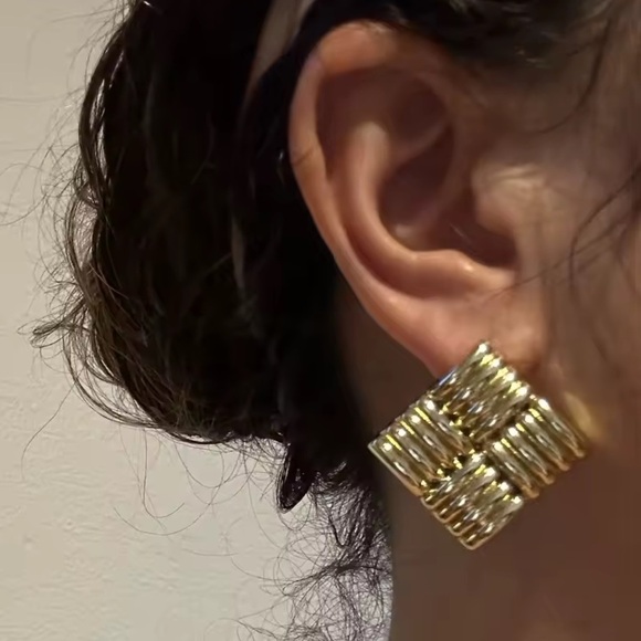 Retro Gold-Tone Plastic Square Earrings - Picture 1 of 5